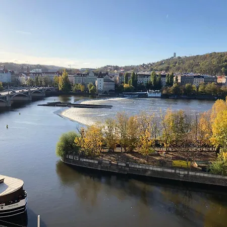 Unique * Prag
